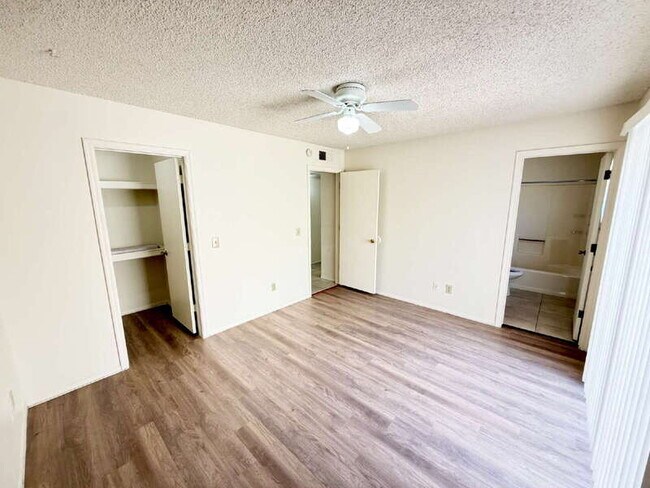 Building Photo - 13644 N Hamilton Dr