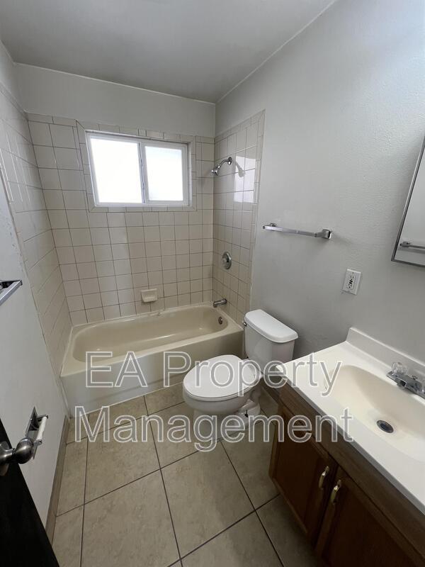 Building Photo - 7013 Trumbull Ave SE