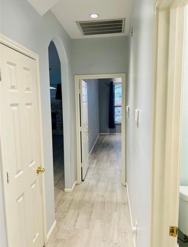 Building Photo - 9539 Still Cove Ln