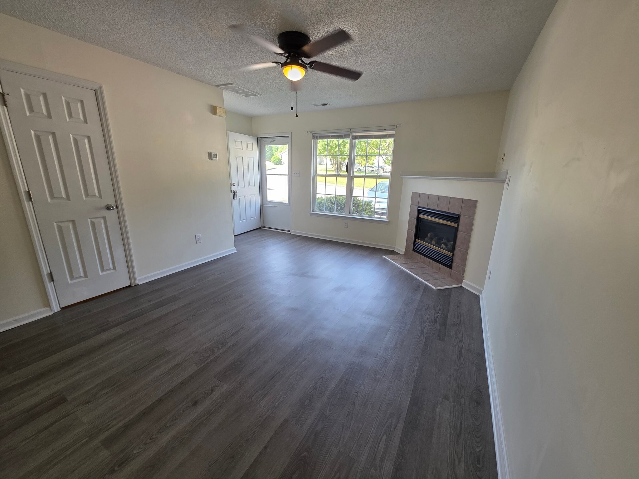 Building Photo - 106 Spring Meadow Cir