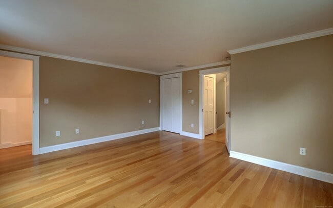 Building Photo - 29 Muirfield Dr