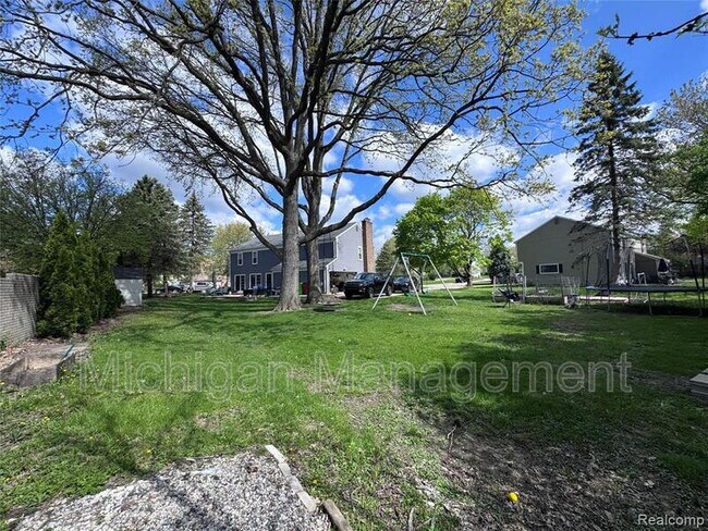 Building Photo - 5203 Forestdale Ct