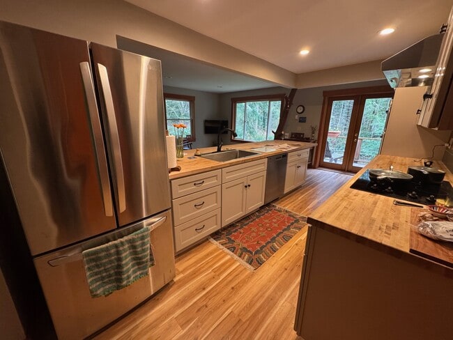 Building Photo - 28635 Vashon Hwy SW