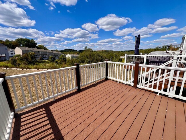 Building Photo - Imperial - 3 Bedroom 2.5 Bathroom - Large ...
