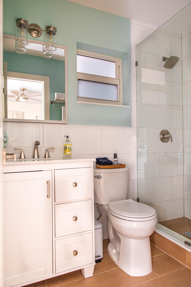 Building Photo - 1433 NE 23rd St