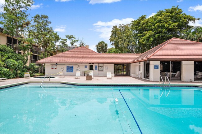 Building Photo - 8437 Forest Hills Dr
