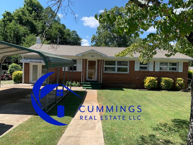 Building Photo - Nice Three Bedroom With Tons of Storage