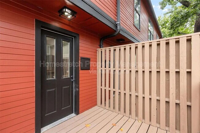 Building Photo - 1001 Lami St