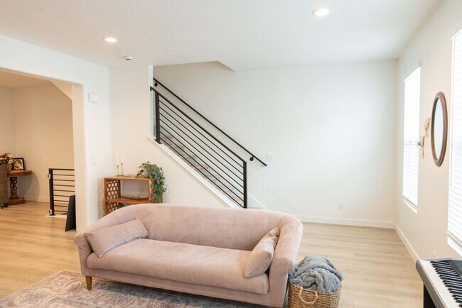 Building Photo - 638 Autumn Ash Cir