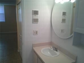 Building Photo - 2771 Riverside Dr