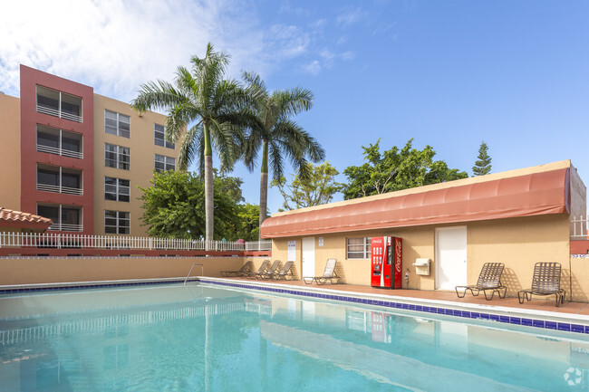 Primary Photo - International Club Apartments