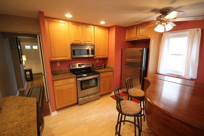 Building Photo - 1480 Elmwood Ave