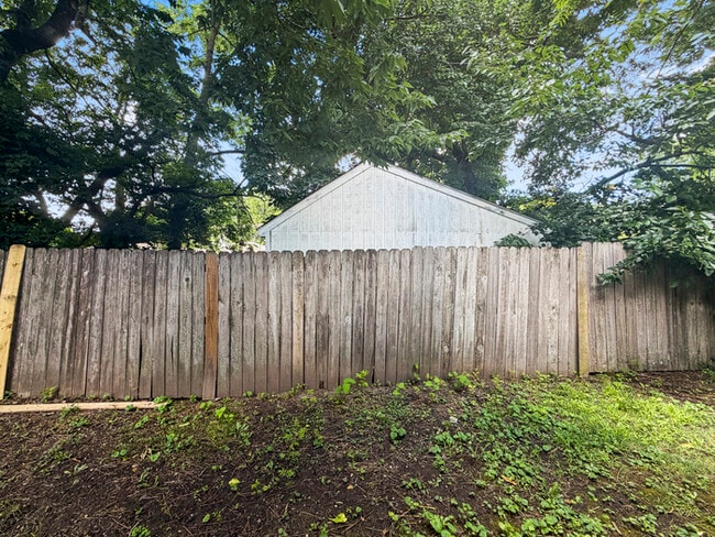 Building Photo - 425 Hawkins Ave