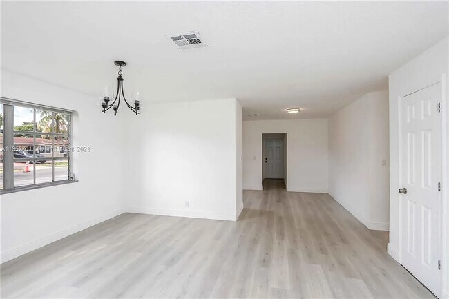Building Photo - 4421 NW 34th Ct