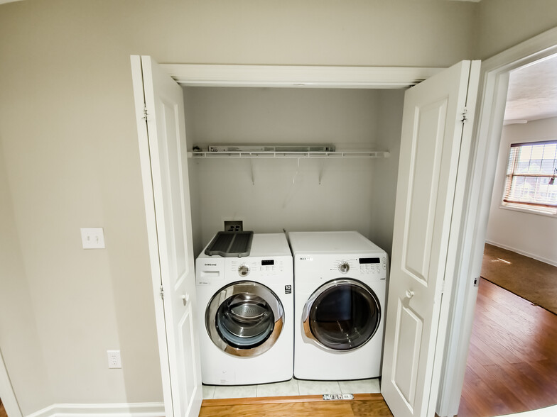 Washer & Dryer - 2609 S Delila Star Dr