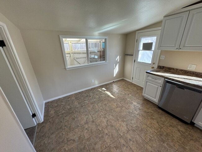 Building Photo - Charming 3 Bedroom, 1 Bath West Ventura Bungalow