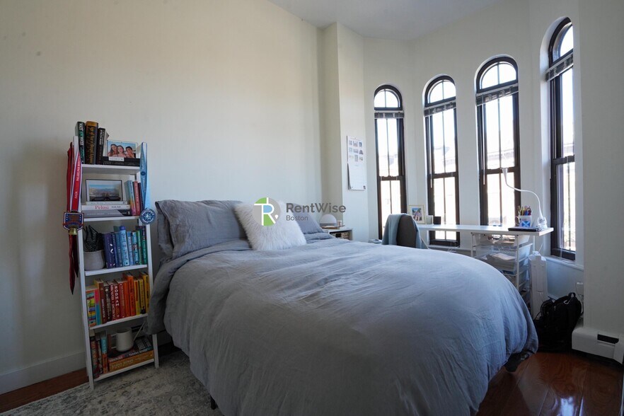 Building Photo - 525 Massachusetts Ave