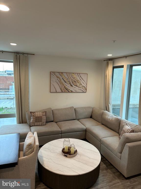 Building Photo - 3000 Birchview Walk