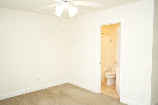 Building Photo - 306 Marquette Ct