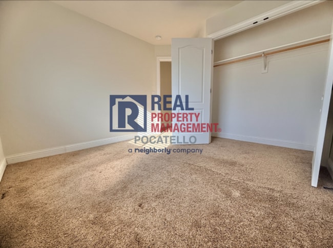 Building Photo - Beautiful 4 bed 3 bath home - 2 car garage...