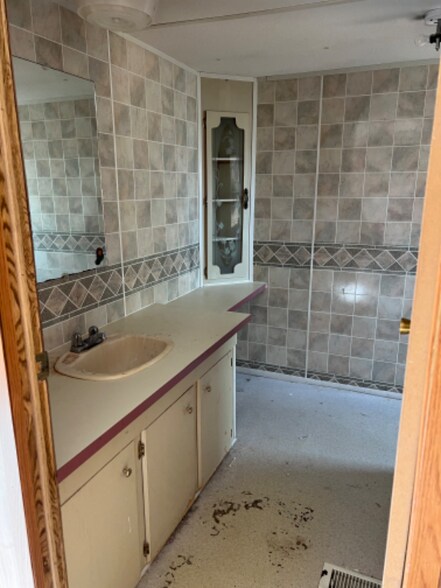 Building Photo - 317 Anne St