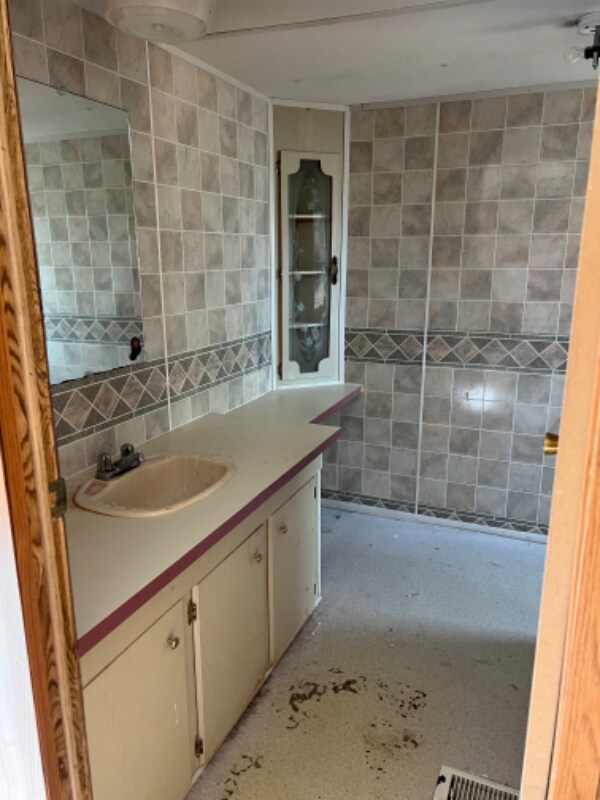 Building Photo - 317 Anne St