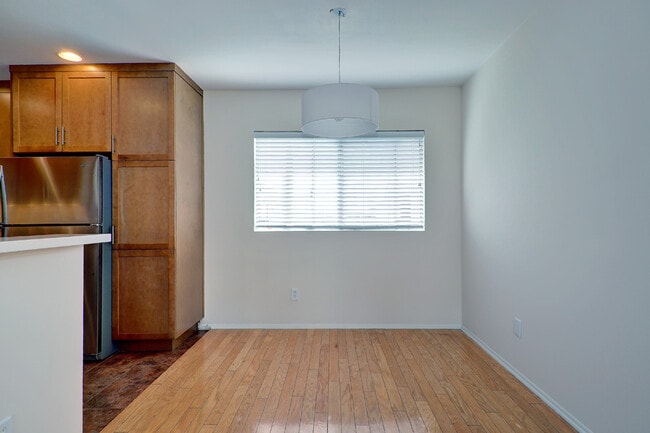 Building Photo - 9005 Cynthia St