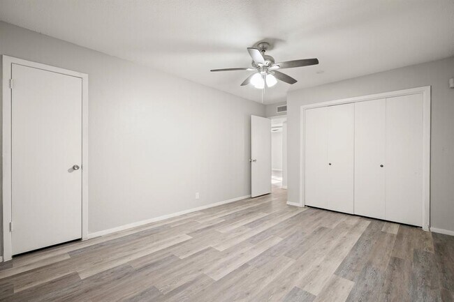 Building Photo - 910 Duncan Ln