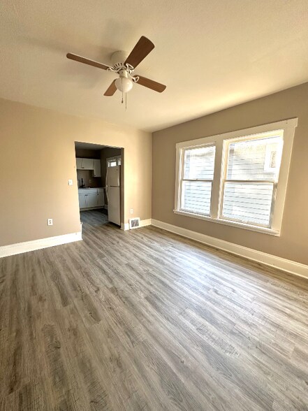 Building Photo - 2053 Robin St