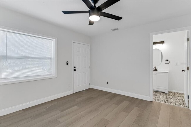 Building Photo - 6310 Belle Isles Dr