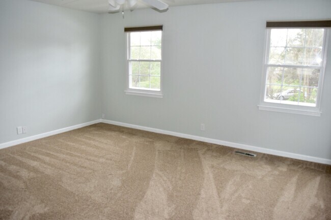 Building Photo - Updated photos coming soon…Great 2 Bedroom 1 1/2 Bath Townhome Now Available in River Plantation!