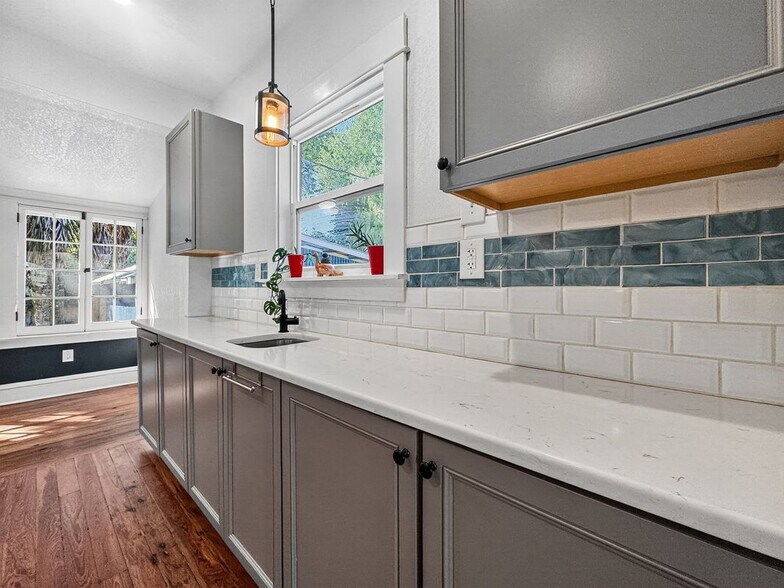 Building Photo - 1016 E Washington Ave