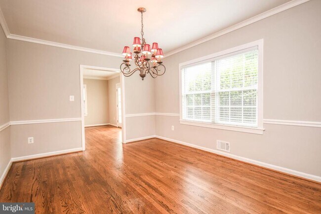 Building Photo - 1211 Vinita Ln
