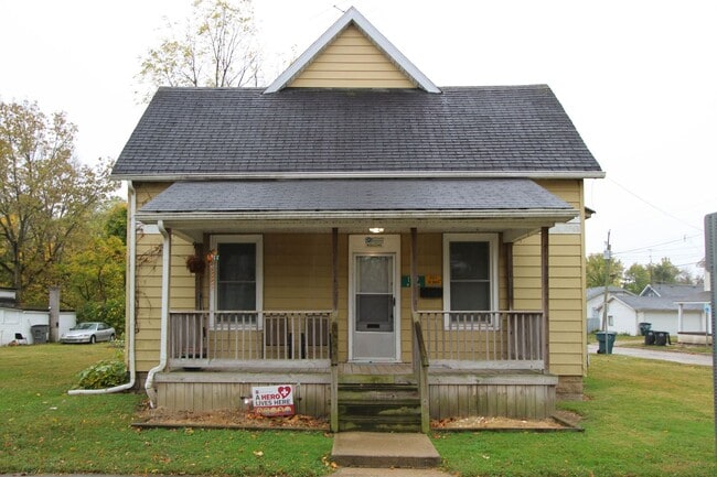 Building Photo - 1719-1719 1/2 W Adams St