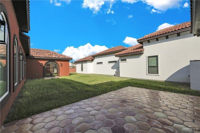 Building Photo - 29 Pecan Ave