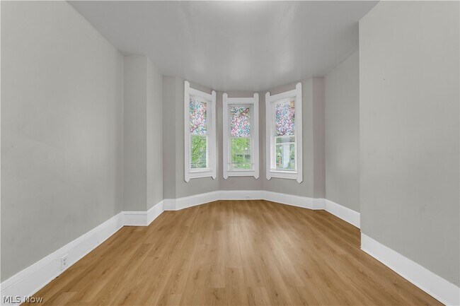 Building Photo - 1345 W 61st St