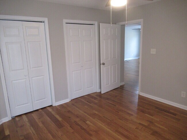Building Photo - 802 Horseshoe Lake Rd