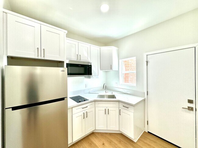 Building Photo - Beautifully Remodeled Studio in South Park...