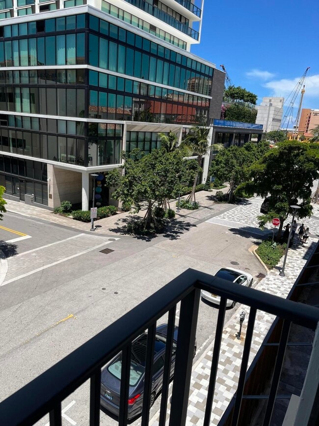 Building Photo - 630 S Sapodilla Ave