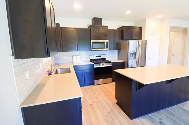 Building Photo - 3/2.5 Home in SE Bend with access to commu...