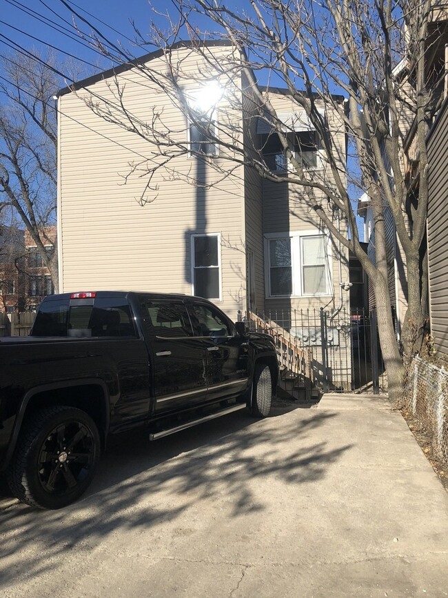 Building Photo - 2907 W Lyndale St