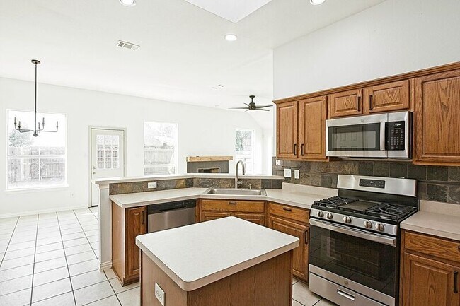 Building Photo - 105 Galloping Trail
