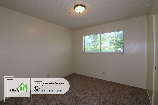 Building Photo - 1378 Aspen Dr