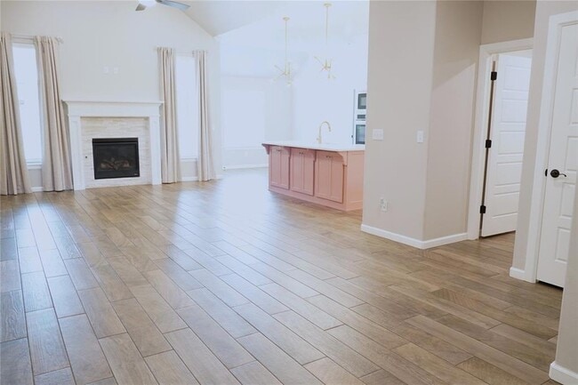 Building Photo - 5500 Carmel Crk Dr