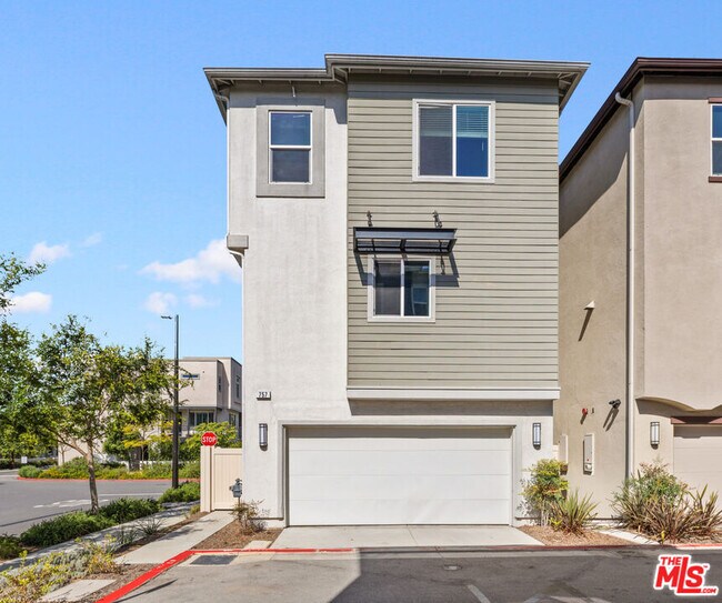 Building Photo - 757 Daniel Freeman Cir