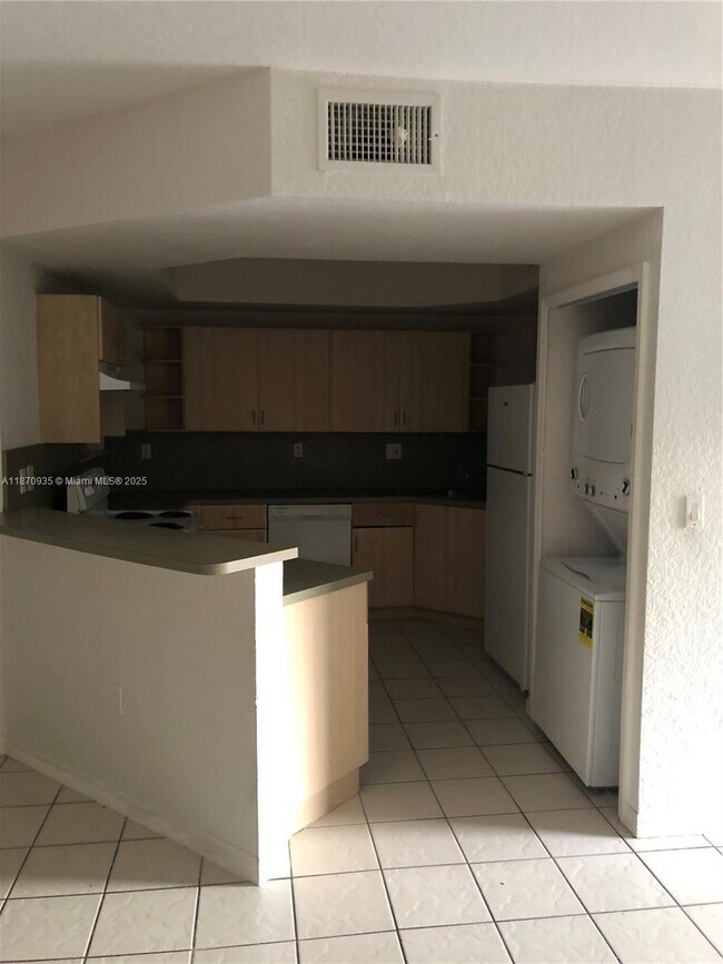 Building Photo - 855 SW 6th Ct