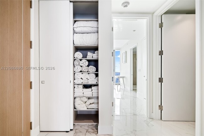 Building Photo - 15701 Collins Ave