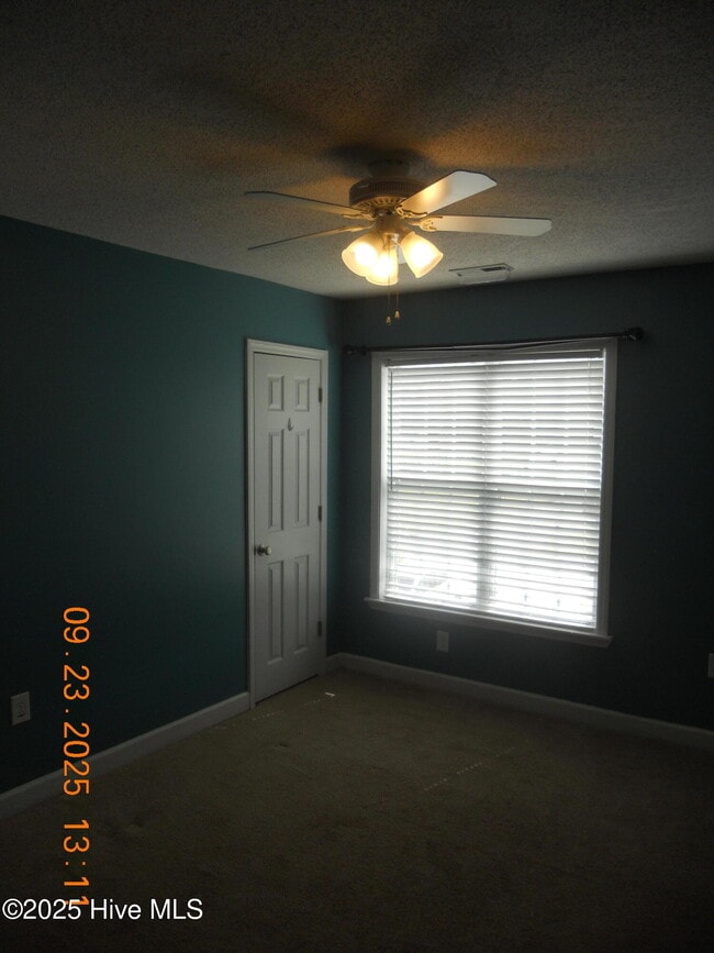Building Photo - 105 Spring Leaf Ln