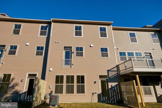 Building Photo - 43428 Robey Sq