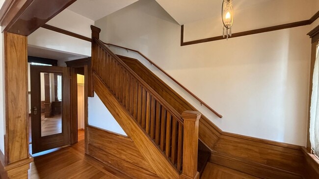 Building Photo - DREAM HOME! Spacious 3 BR + Sunroom/ 1.5 BA  in the Richmond area- AMSI